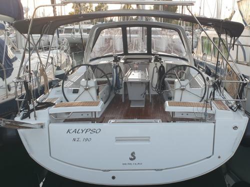 Yacht Oceanis 411 for rent in Alimos Marina Kalamaki