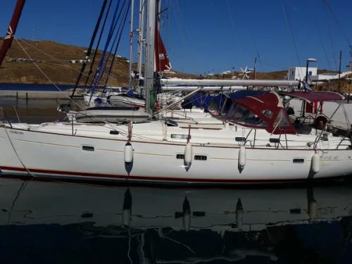 Sailboat Oceanis 411 for hire in Athens