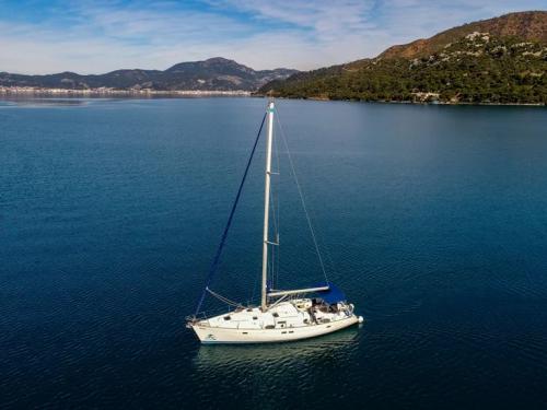 Sailboat Oceanis 411 for hire in Adakoy