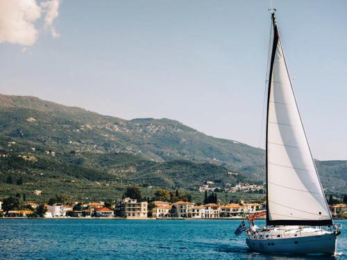 Sailing yacht Oceanis 411 Clipper for charter in Volos