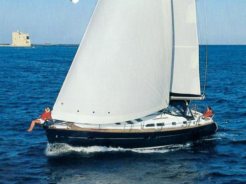 Sailing yacht Oceanis 423 for hire in Harstad