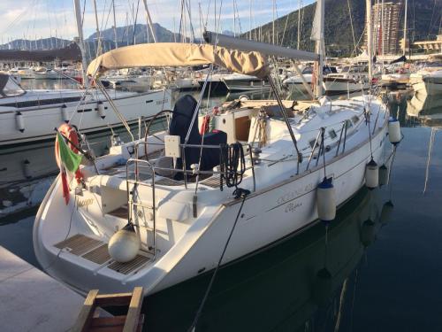 Sailing boat Oceanis 423 available for charter in Salerno