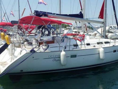 Sailboat Oceanis 423 for rent in Marina Dalmacija