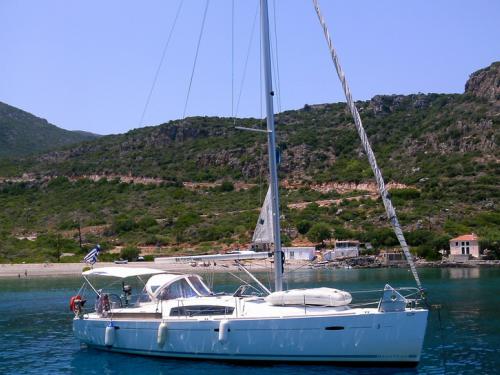 Yacht Oceanis 423 for charter in Athens