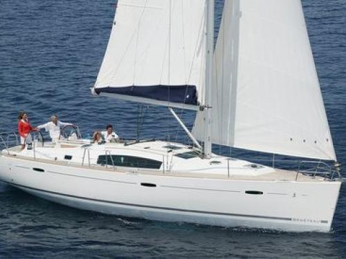 Segelyacht Oceanis 423 chartern in Cannigione