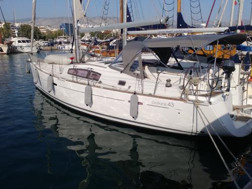 Sailboat Oceanis 423 for rent in Elefsina Nautical Club
