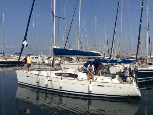 Segelyacht Oceanis 423 chartern in Athen