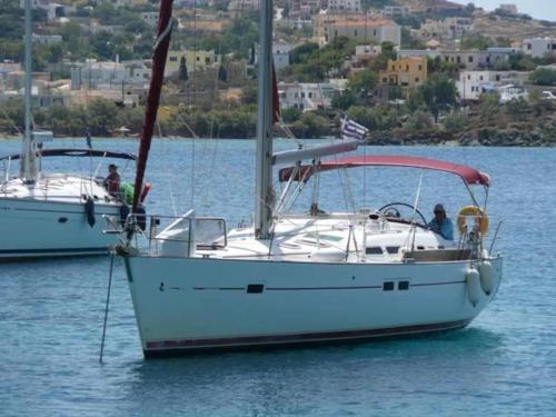 Sailing yacht Oceanis 423 Clipper available for charter in Gouvia