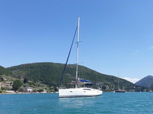 Yacht Oceanis 43 chartern in Yachthafen von Lavrio