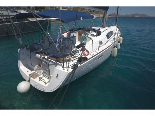 Sailboat Oceanis 43 for hire in Pachi