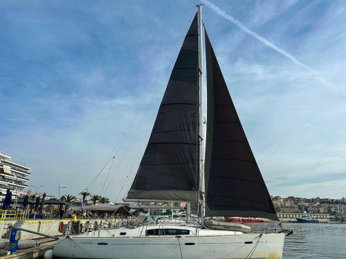 Sailing yacht Oceanis 43 for charter in Kavala