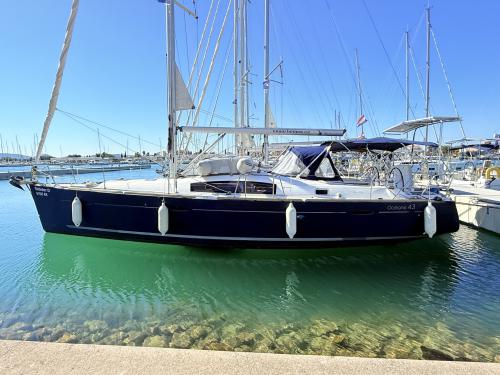 Yacht Oceanis 43 for charter in Marina Dalmacija