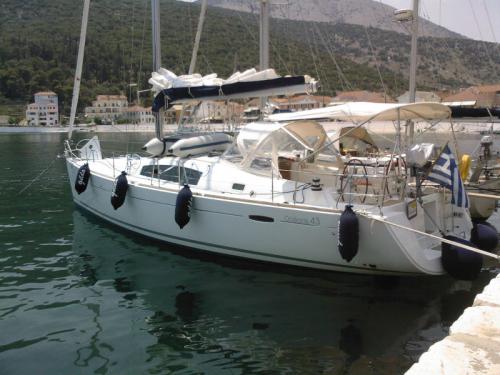 Sailing yacht Oceanis 43 available for charter in Athens