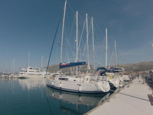 Segelyacht Oceanis 43 Yachtcharter in Trogir
