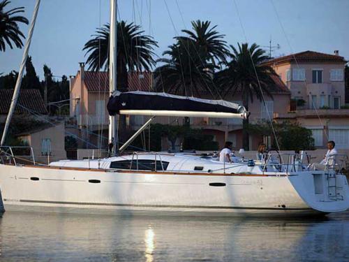 Sailing yacht Oceanis 43 for rent in Porto