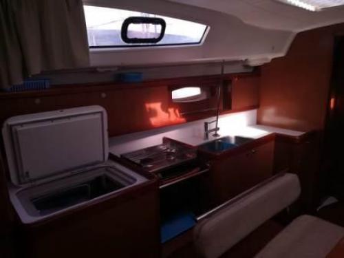 Sailboat Oceanis 43 for rent in Naples