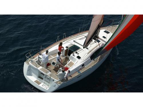 Sailing yacht Oceanis 43 for rent in Alimos Marina Kalamaki