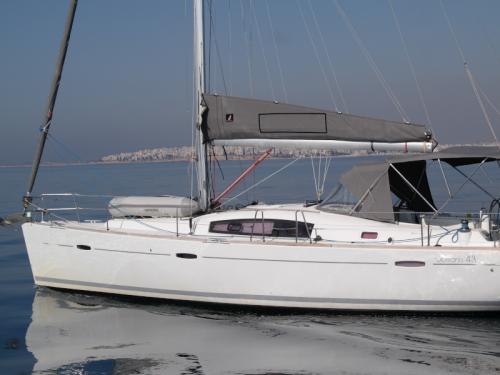 Yacht Oceanis 43 available for charter in Athens