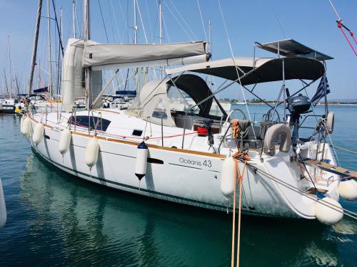 Yacht Oceanis 43 chartern in Lefkas