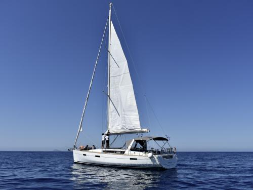 Yacht Oceanis 45 for charter in Vlichada