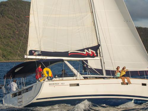 Sailing boat Oceanis 45 for rent in Marigot