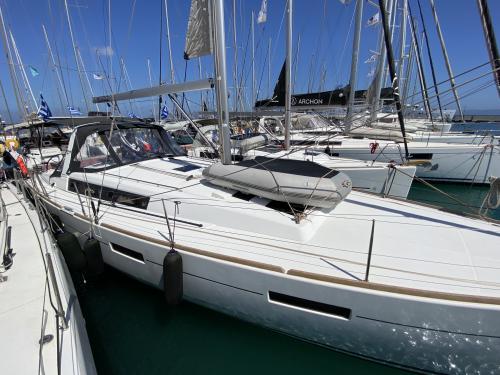 Yacht Oceanis 45 for hire in Rhodes Marina
