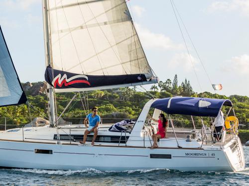 Sailboat Oceanis 45 for charter in Gouvia