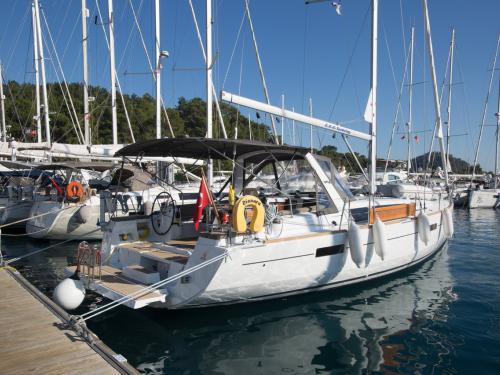 Segelyacht Oceanis 45 Yachtcharter in Göcek Marina