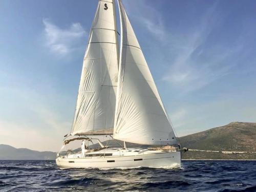 Sailing yacht Oceanis 45 available for charter in San Miguel de Abona