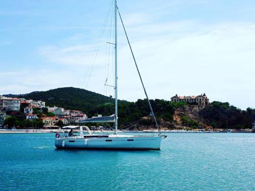 Yacht Oceanis 45 for rent in Thasos