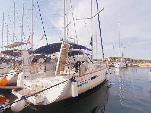 Segelyacht Oceanis 45 chartern in Pula