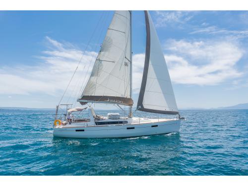 Sailing boat Oceanis 45 for rent in Rhodes city