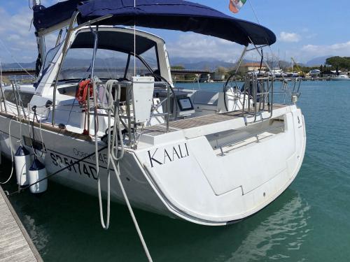 Yacht Oceanis 45 for hire in Bocca di Magra