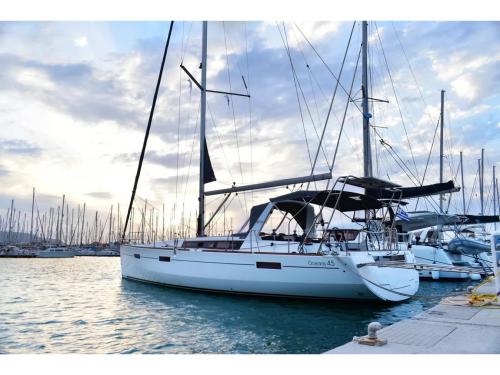 Sailing yacht Oceanis 45 available for charter in Lefkas