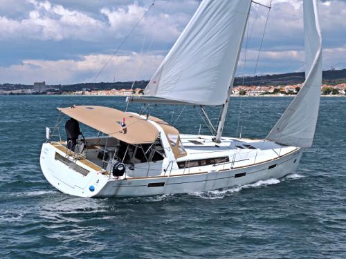 Segelboot Oceanis 45 chartern in Marina Dalmacija