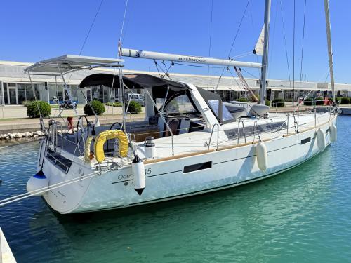 Sailing yacht Oceanis 45 available for charter in Marina Dalmacija
