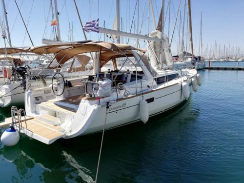 Sailing yacht Oceanis 45 for rent in Volos