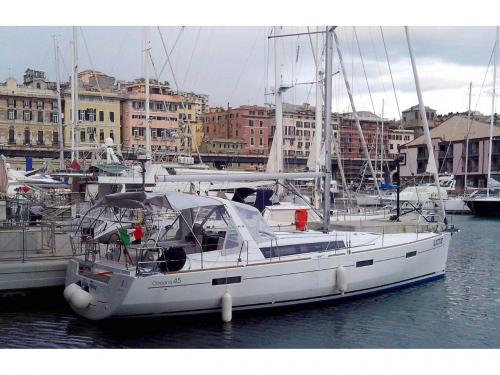Yacht Oceanis 45 for rent in Puntone