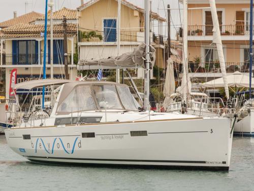 Sailing boat Oceanis 45 available for charter in Lefkas Marina