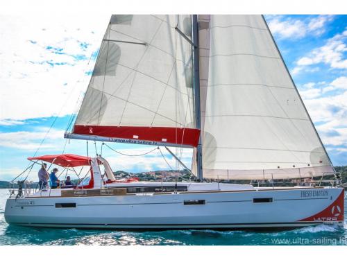 Sailing yacht Oceanis 45 for hire in ACI Marina Pomer