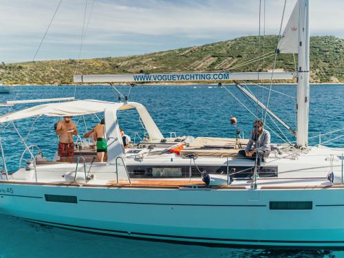Segelyacht Oceanis 45 chartern in Sibenik