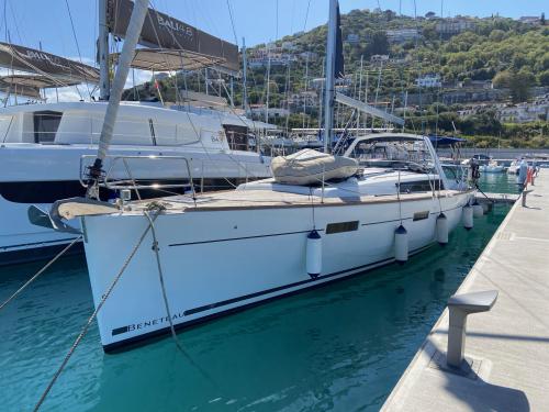 Sailing yacht Oceanis 45 for charter in Messina