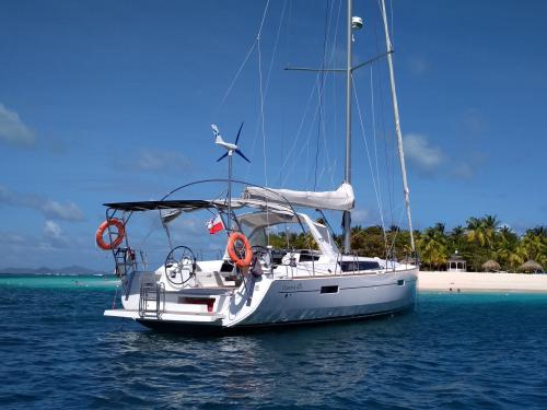 Yacht Oceanis 45 available for charter in Marina di Sant Elmo