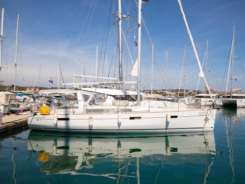 Yacht Oceanis 45 Yachtcharter in Pomer