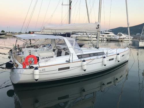Sailing yacht Oceanis 45 for hire in Port Mirabello