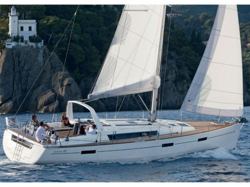 Yacht Oceanis 45 for hire in Club Nautic Costa Brava