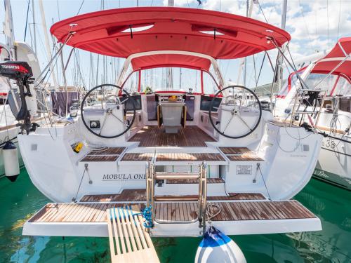 Sailing boat Oceanis 45 for hire in ACI Marina Split