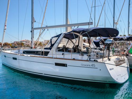Yacht Oceanis 45 for rent in Messina