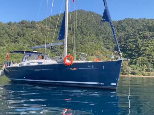 Yacht Oceanis 46 for rent in Adakoy