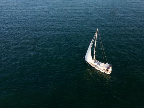 Yacht Oceanis 46 for rent in Athens